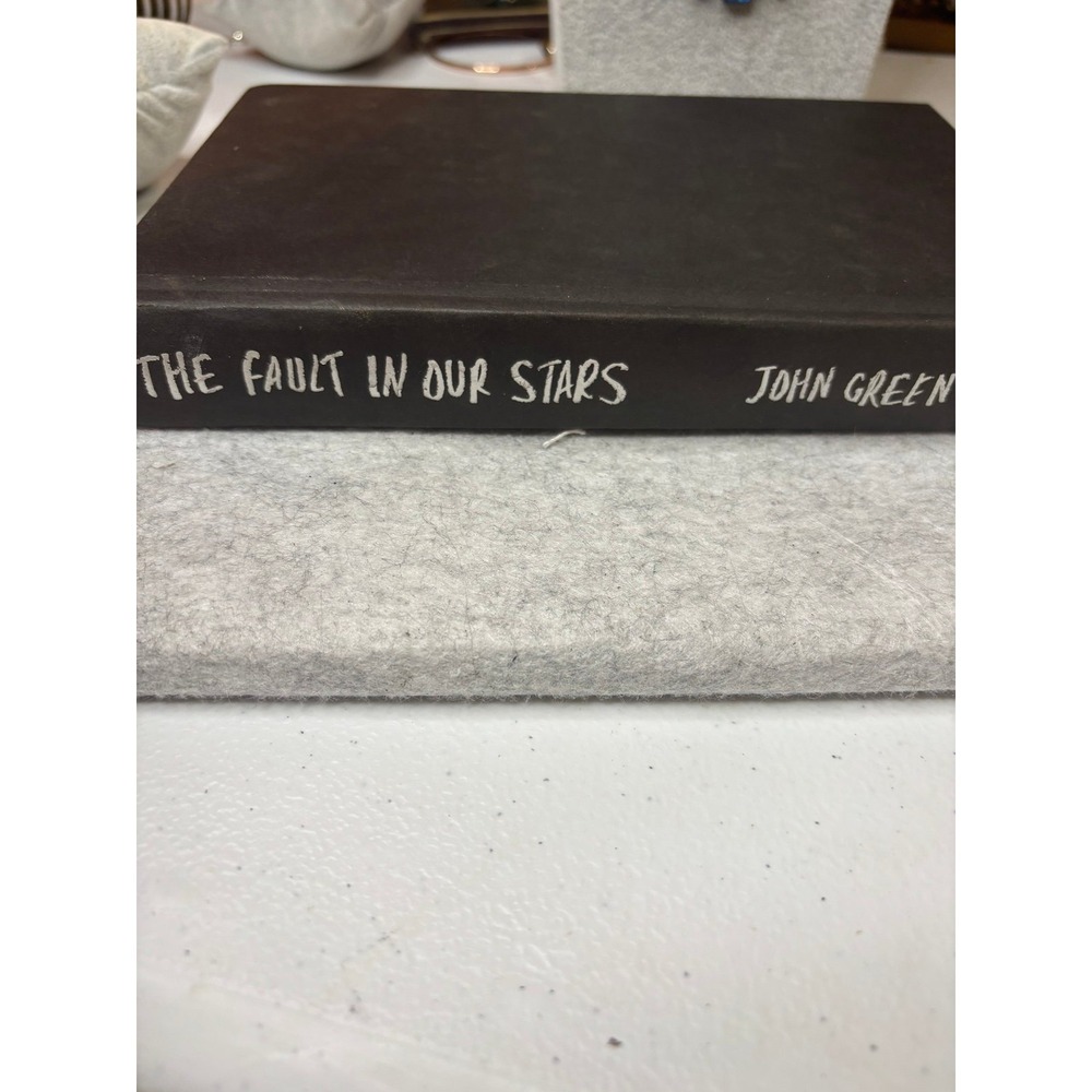 Dutton Books edition of the young adult novel The Fault in Our Stars by John Gre